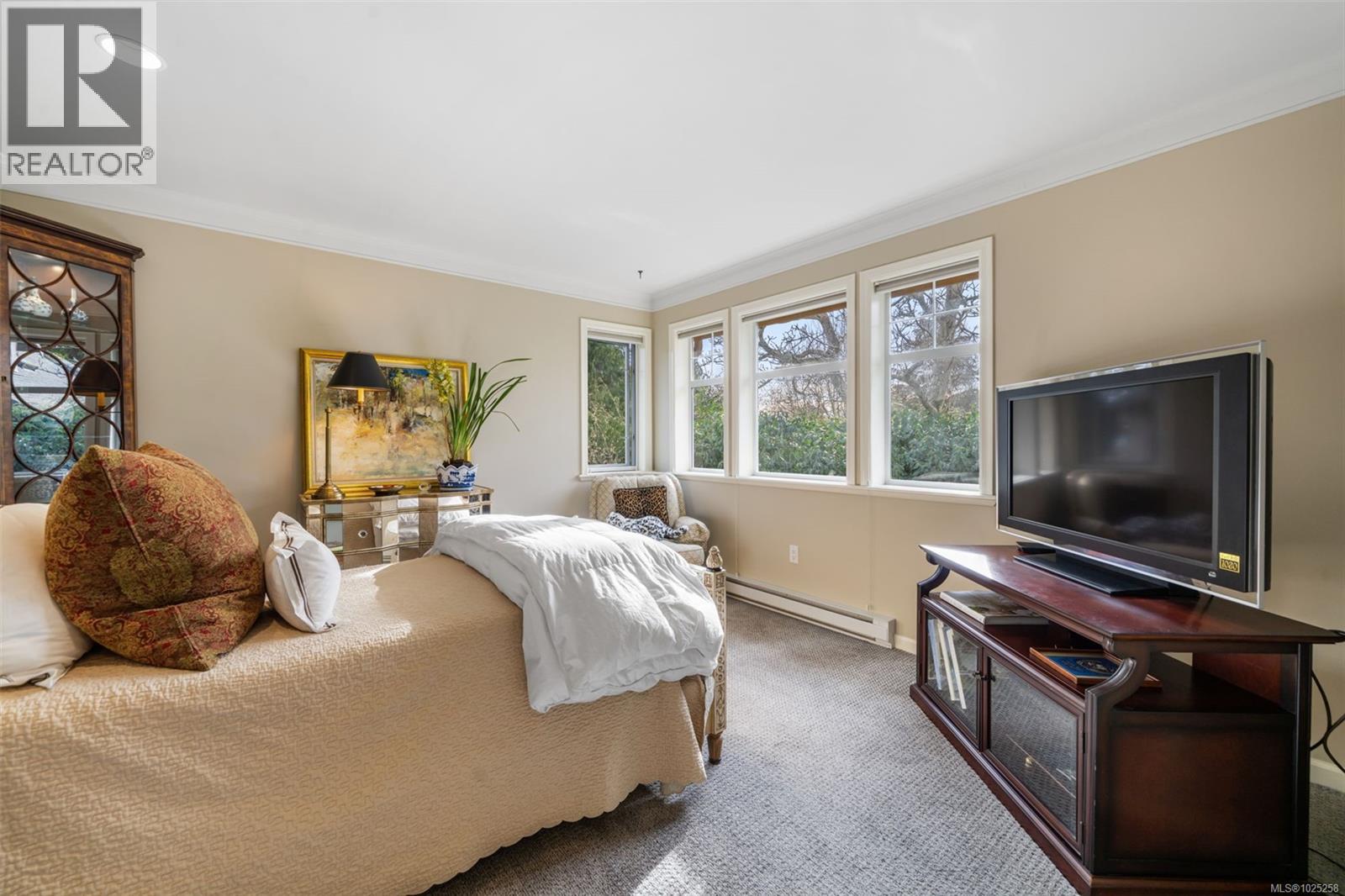 7 2585 Sinclair Road Northeast, Saanich