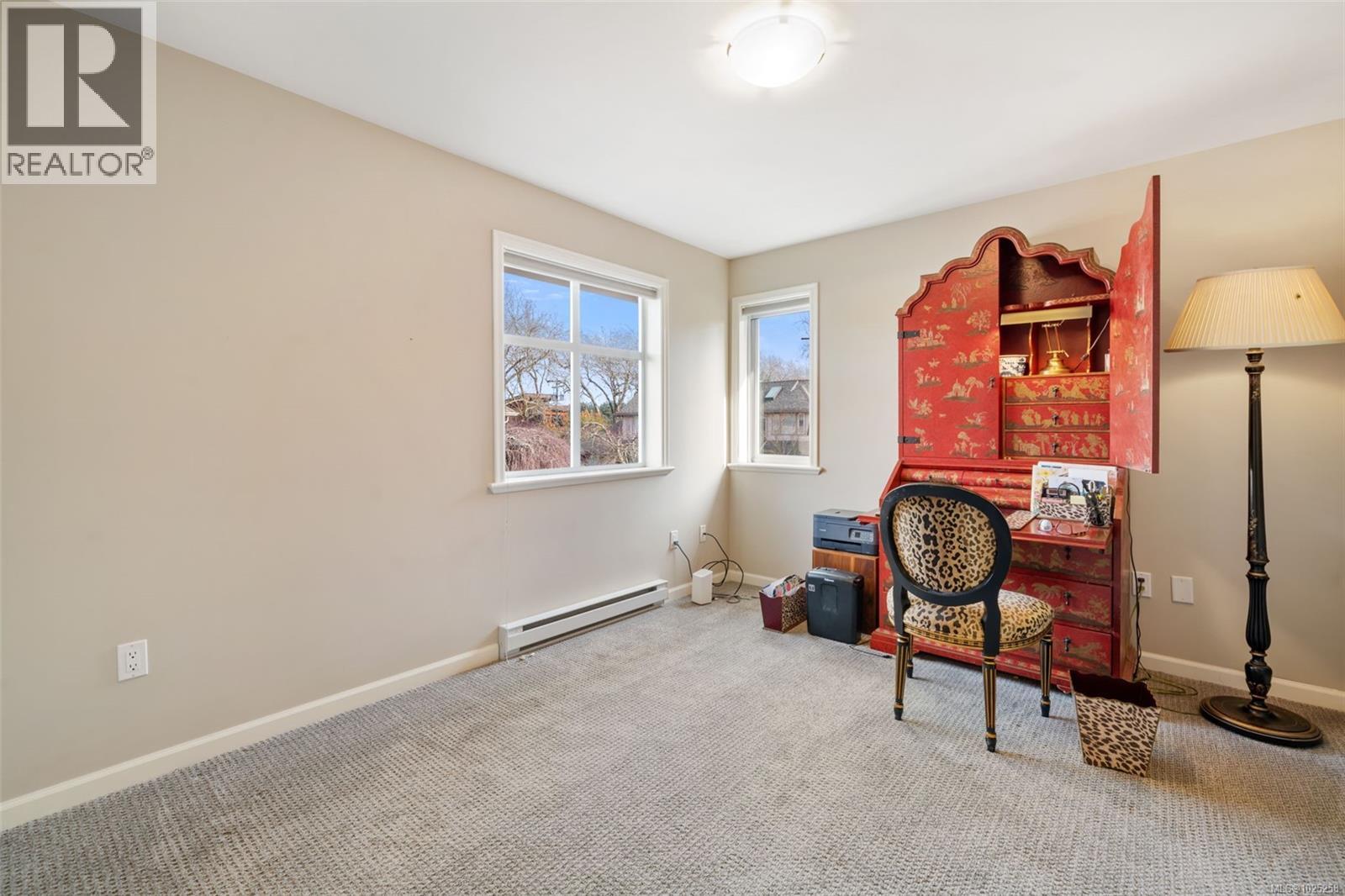 7 2585 Sinclair Road Northeast, Saanich