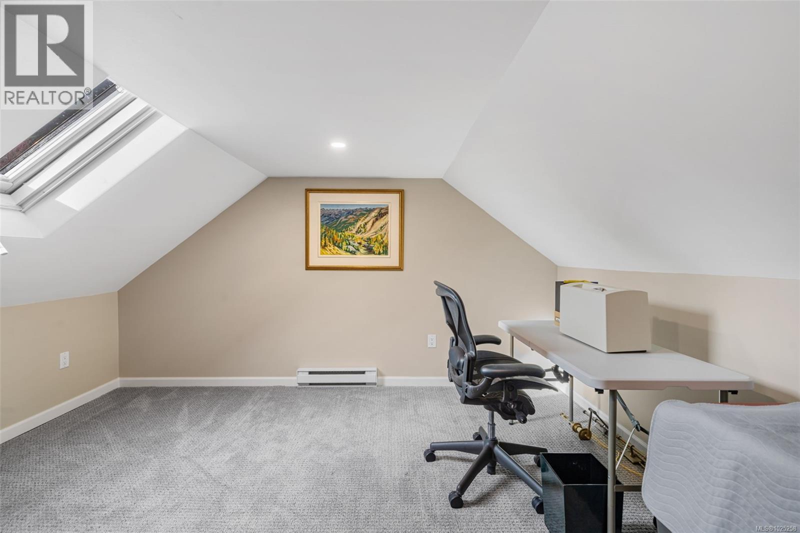 7 2585 Sinclair Road Northeast, Saanich