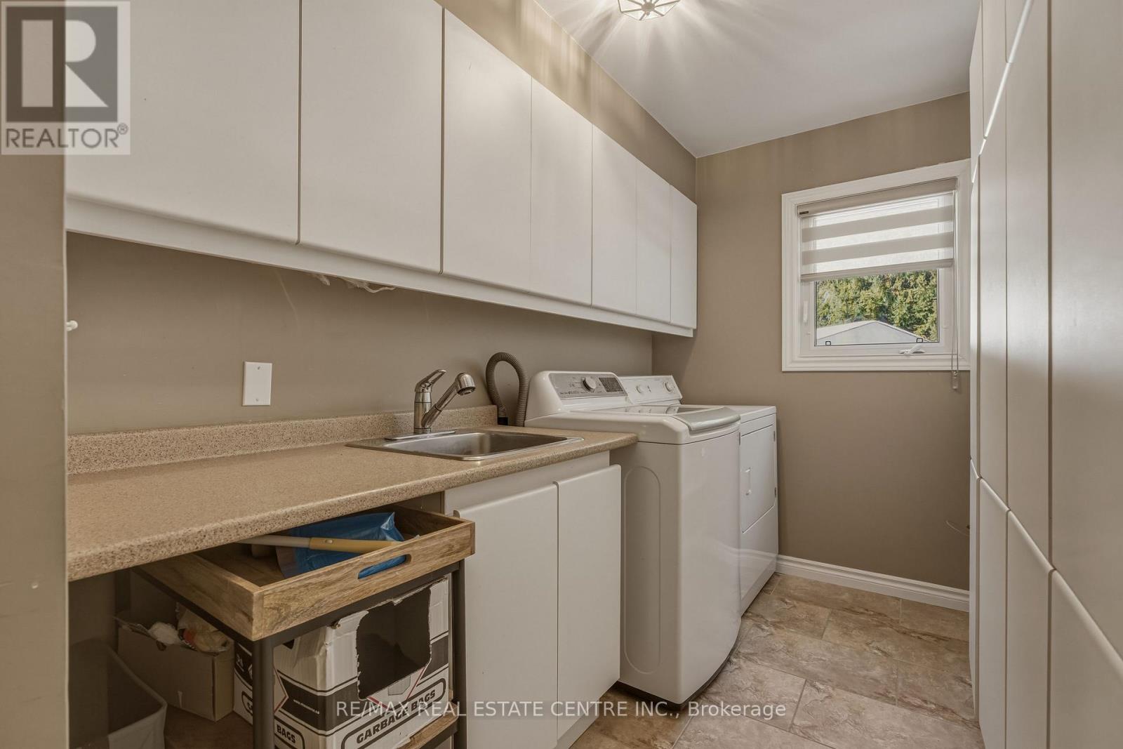 6 IRIS COURT - 26