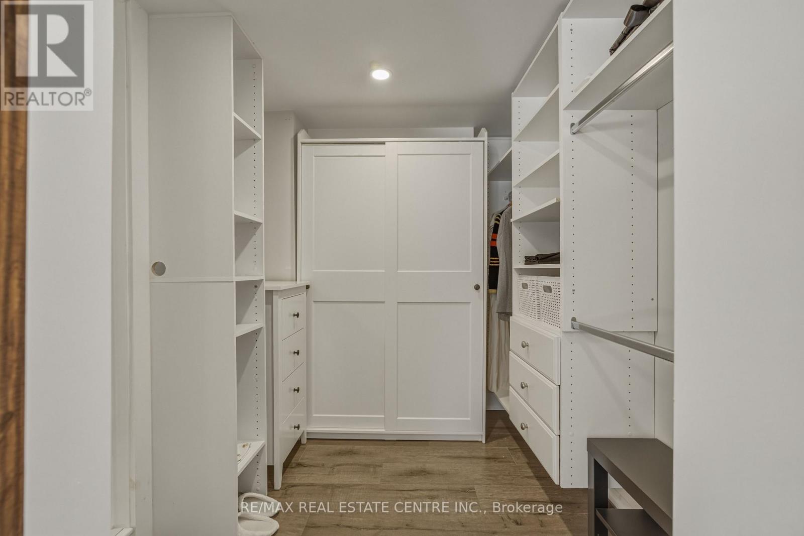 6 IRIS COURT - 44