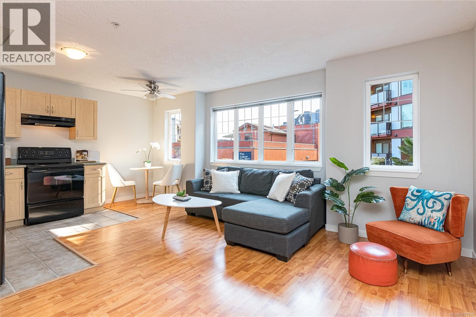 203 2844 Bryn Maur Road, Langford