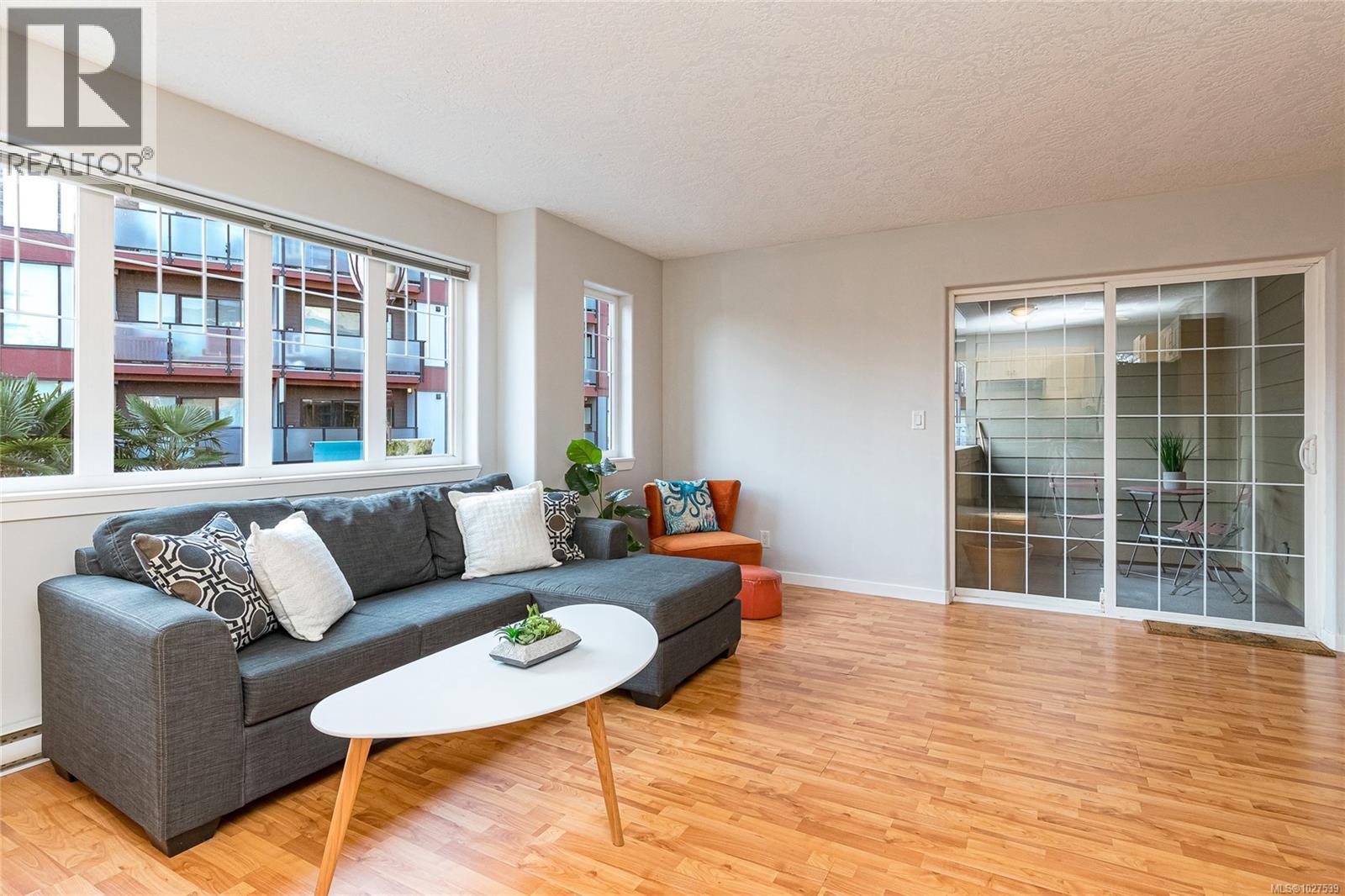 203 2844 Bryn Maur Road, Langford