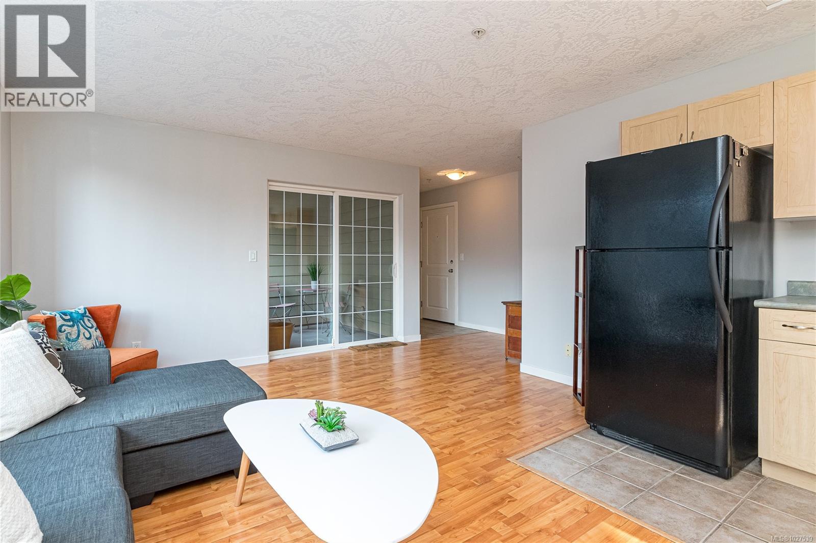 203 2844 Bryn Maur Road, Langford