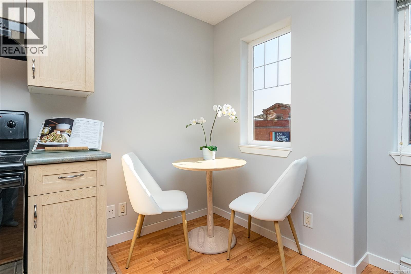 203 2844 Bryn Maur Road, Langford