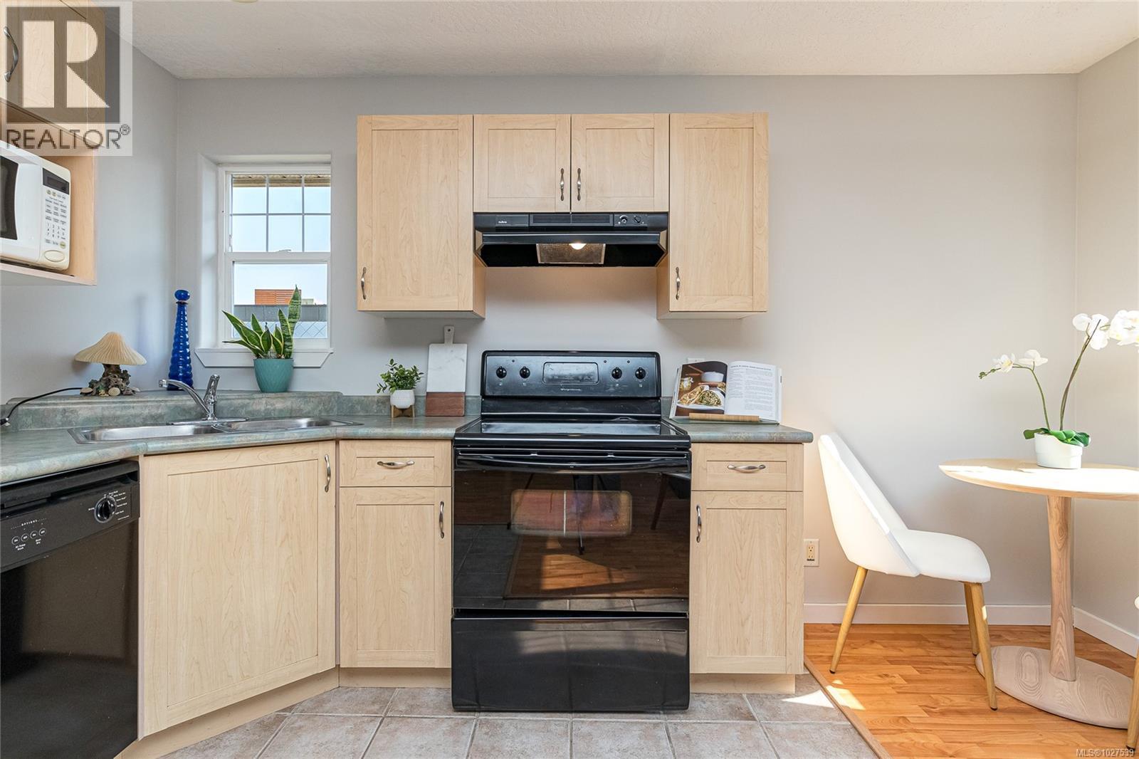 203 2844 Bryn Maur Road, Langford