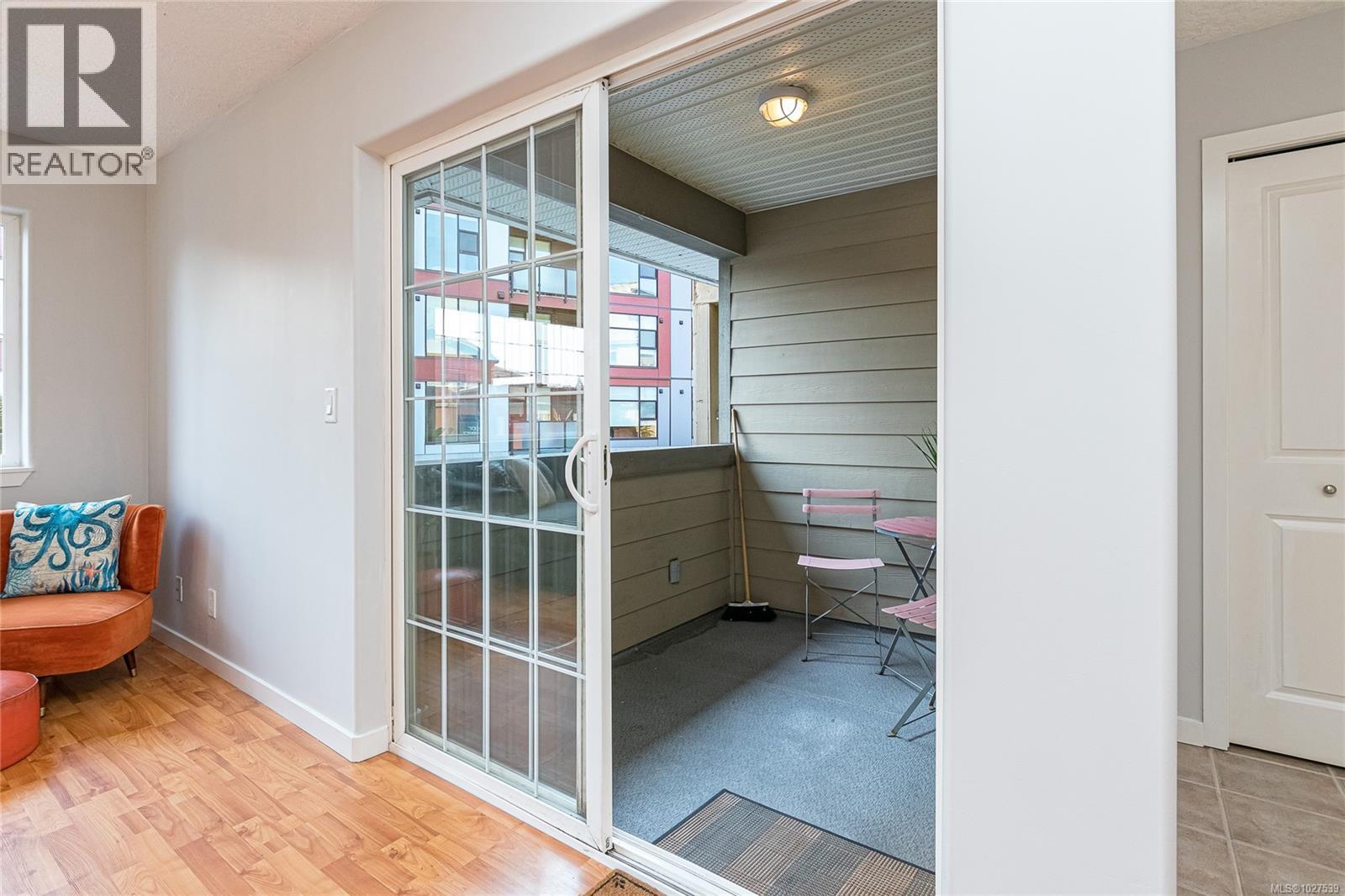 203 2844 Bryn Maur Road, Langford