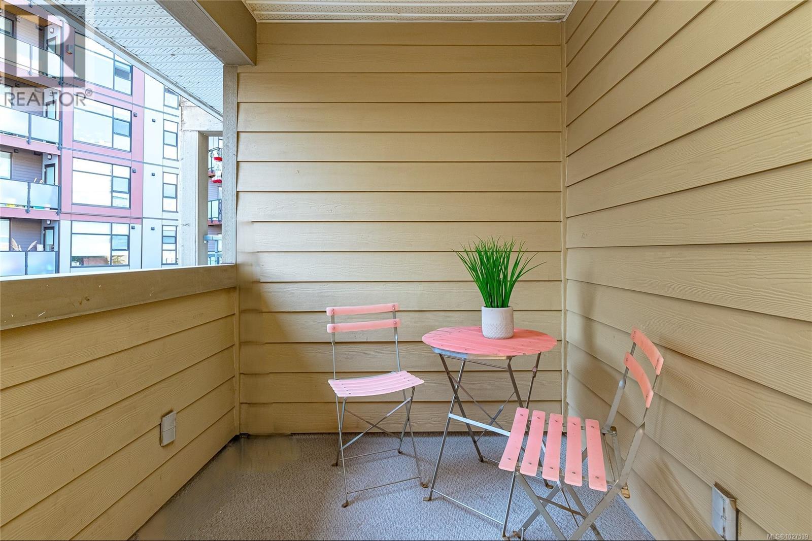 203 2844 Bryn Maur Road, Langford