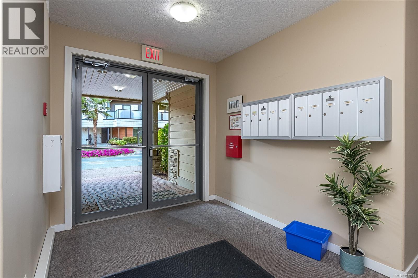 203 2844 Bryn Maur Road, Langford