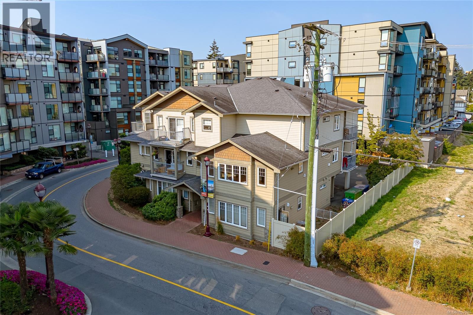 203 2844 Bryn Maur Road, Langford