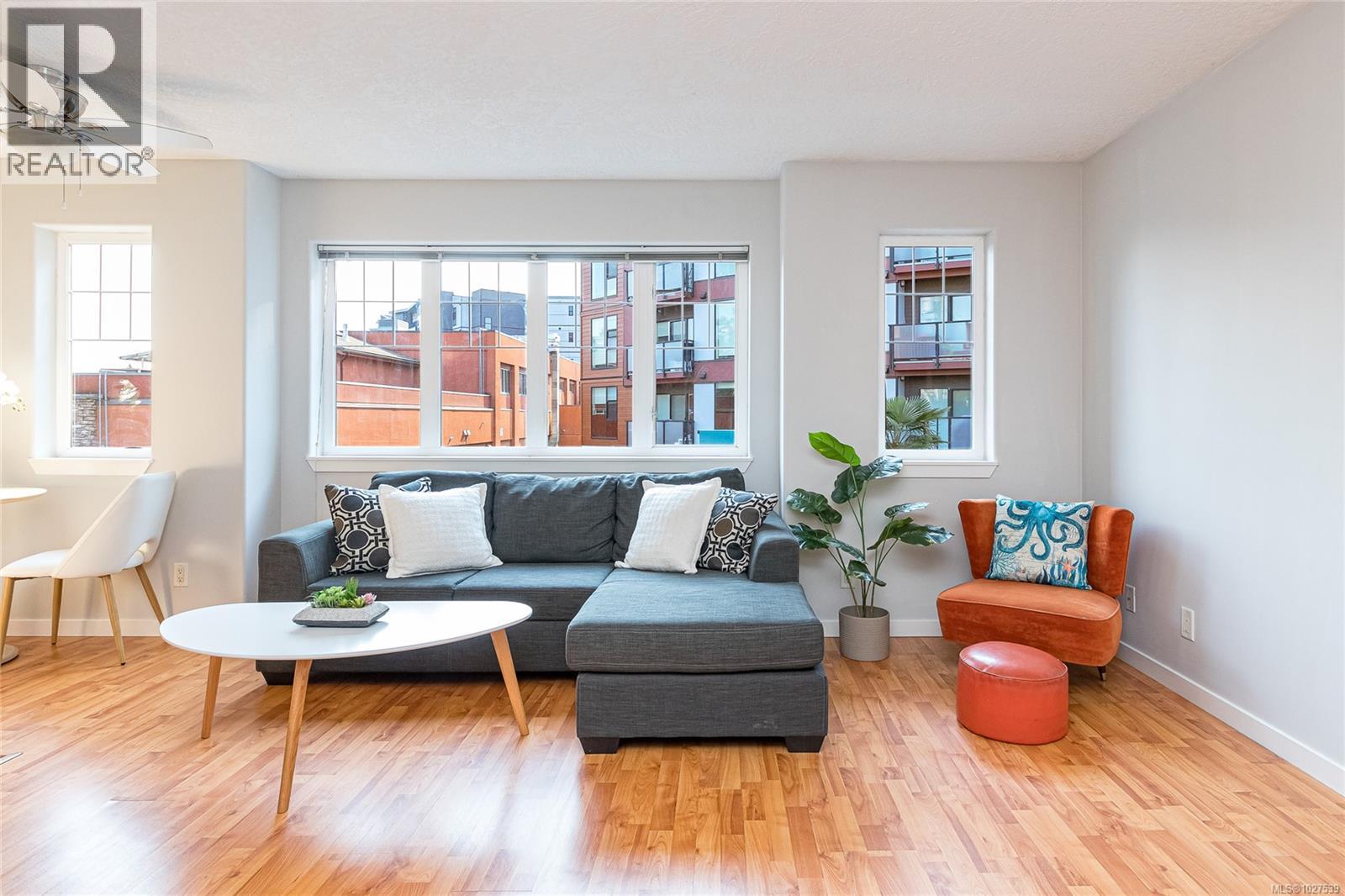 203 2844 Bryn Maur Road, Langford