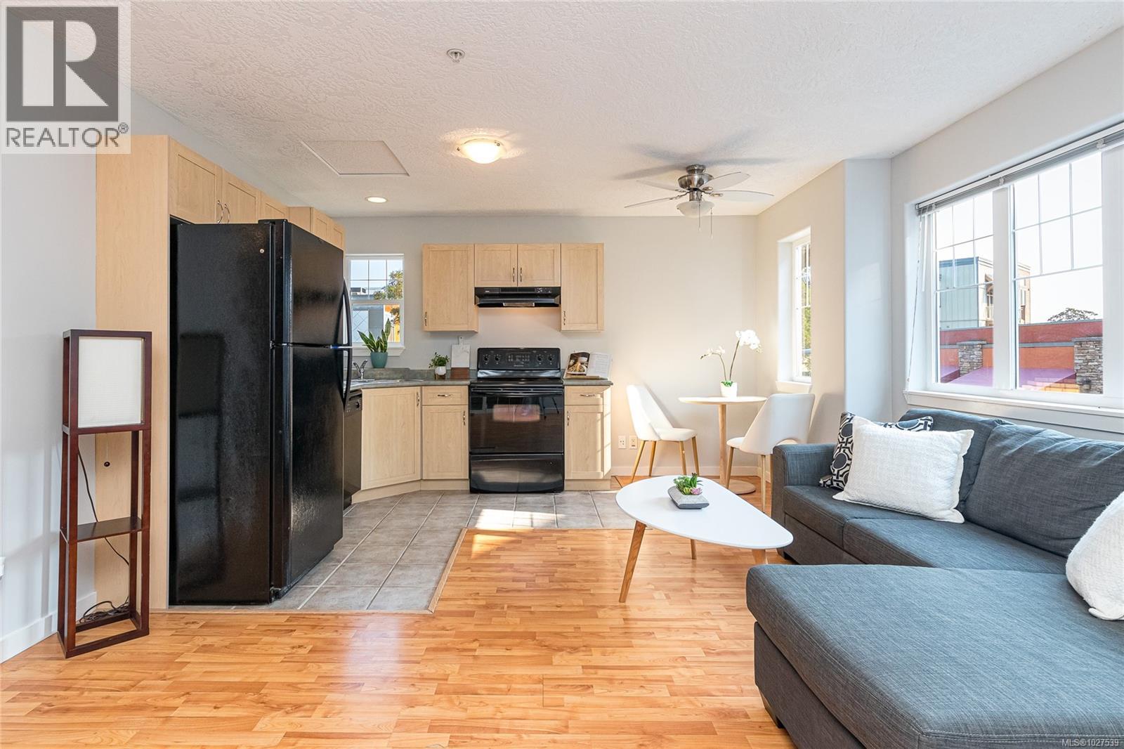 203 2844 Bryn Maur Road, Langford