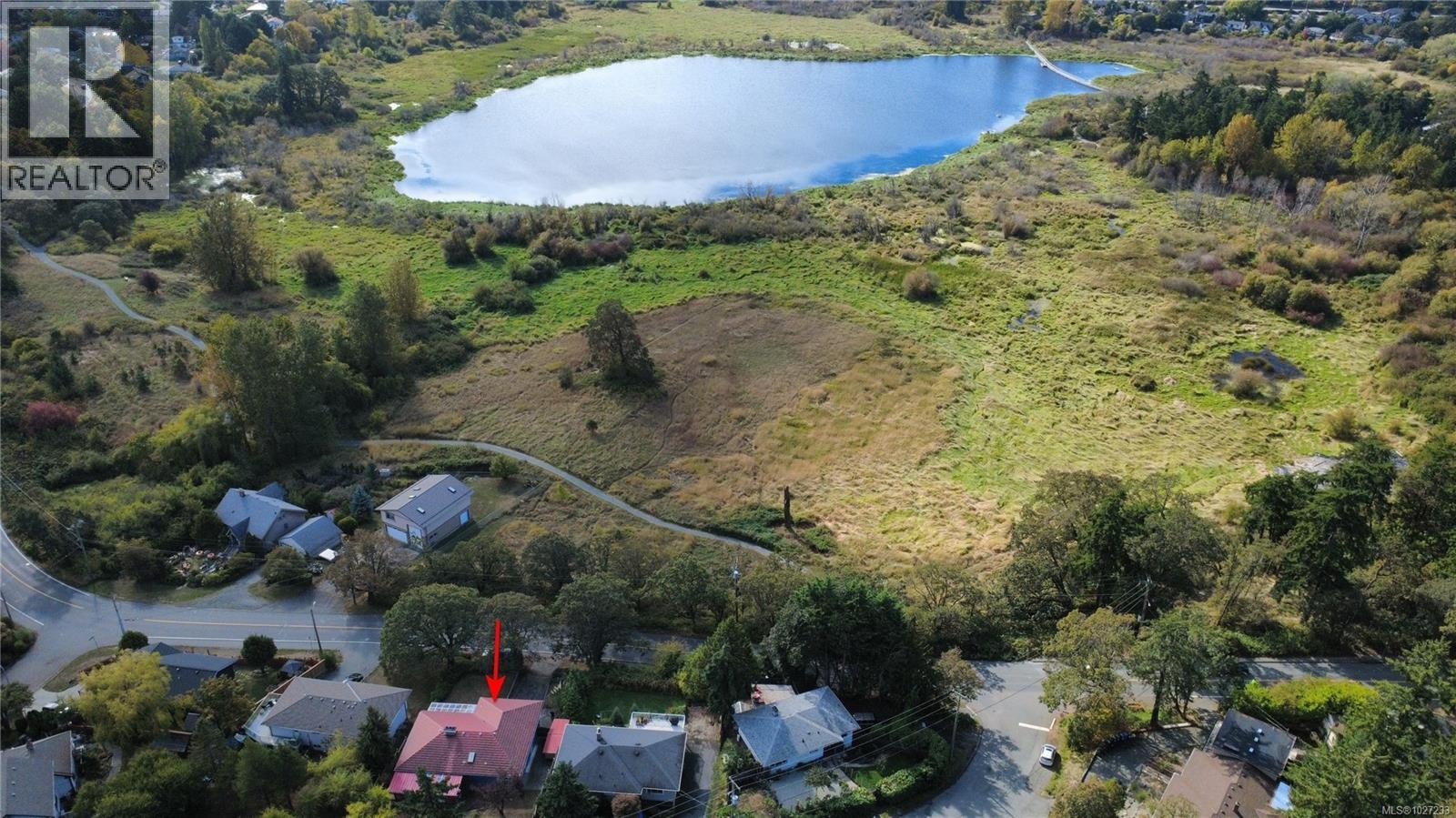 3933 Saanich Rd - 2