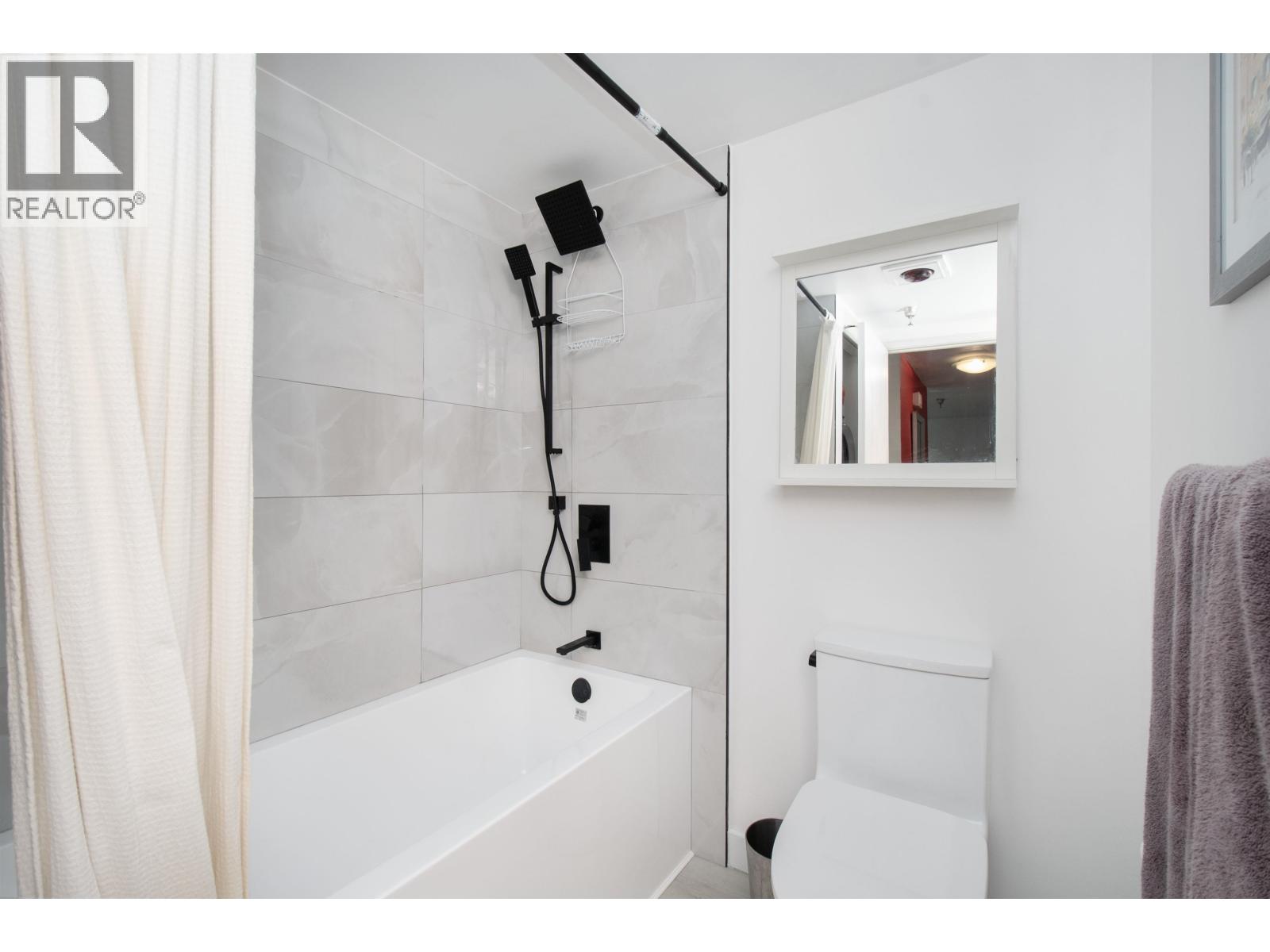 118 1363 CLYDE AVENUE, West Vancouver