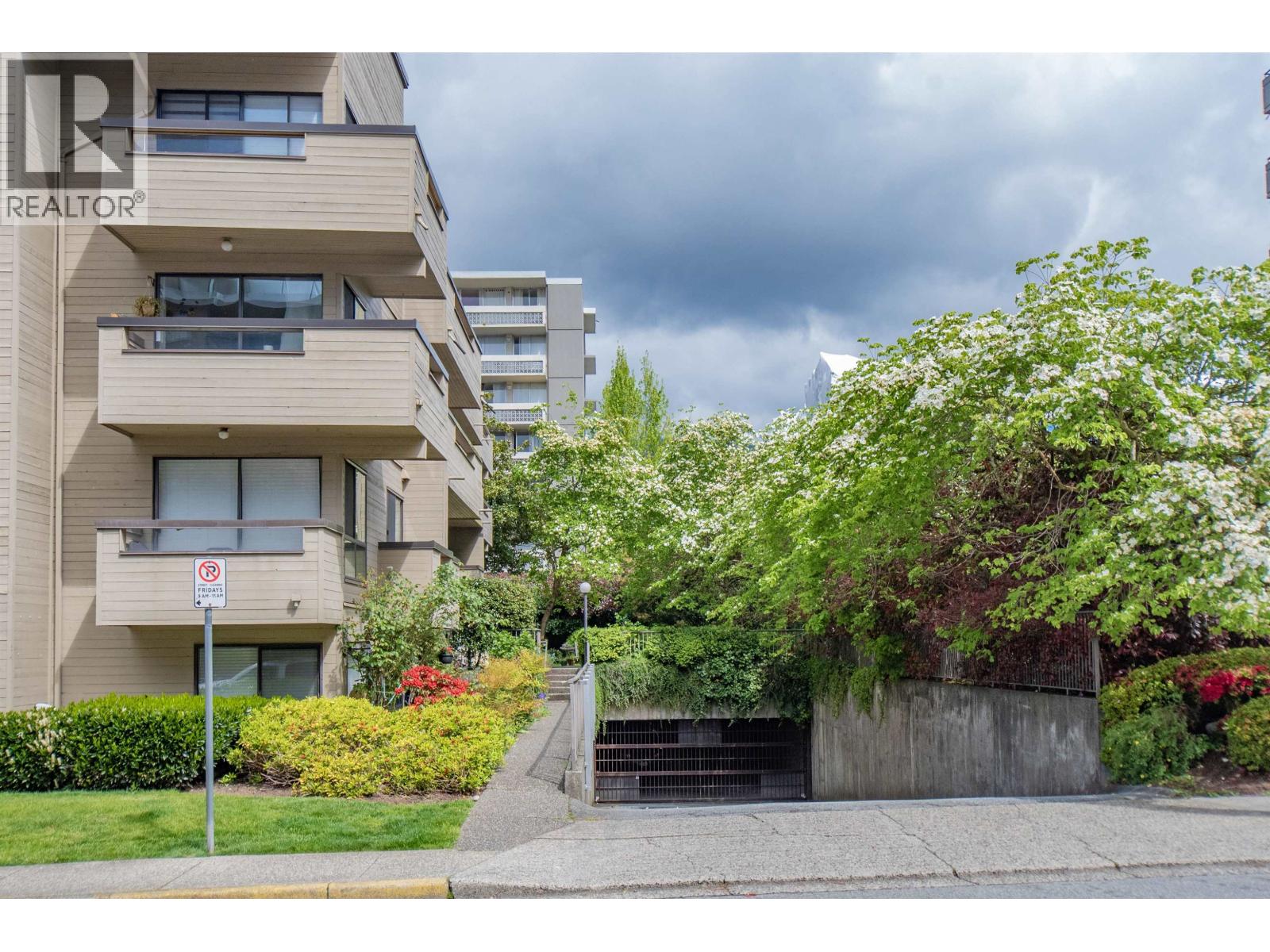 118 1363 CLYDE AVENUE, West Vancouver