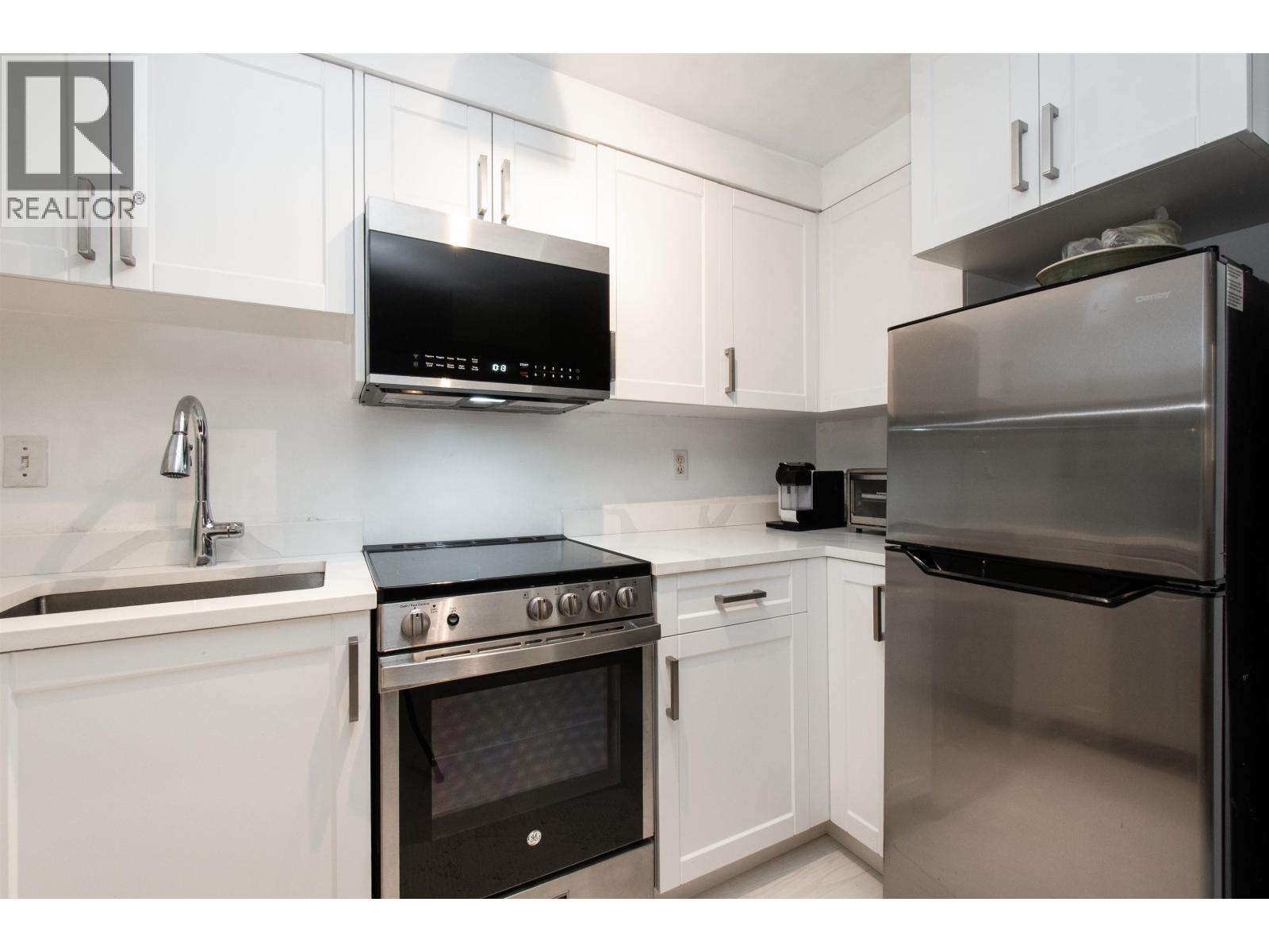 118 1363 CLYDE AVENUE, West Vancouver