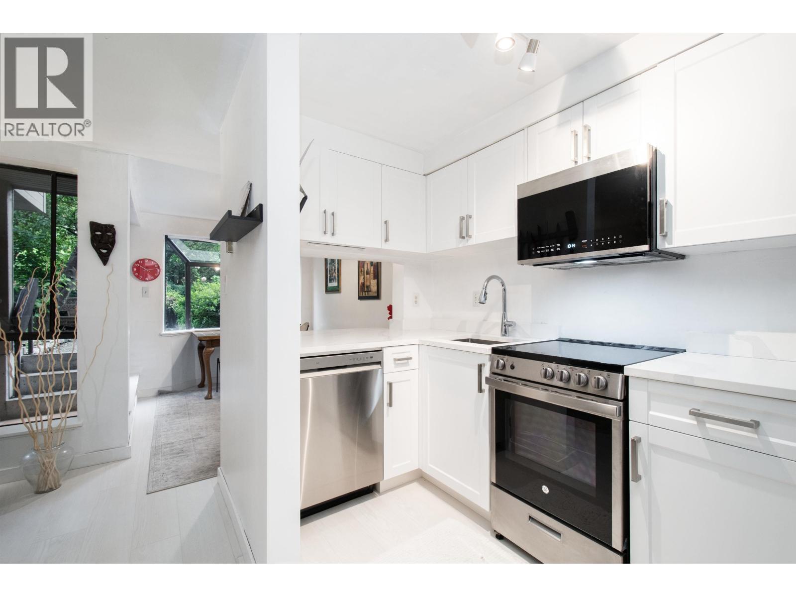 118 1363 CLYDE AVENUE, West Vancouver