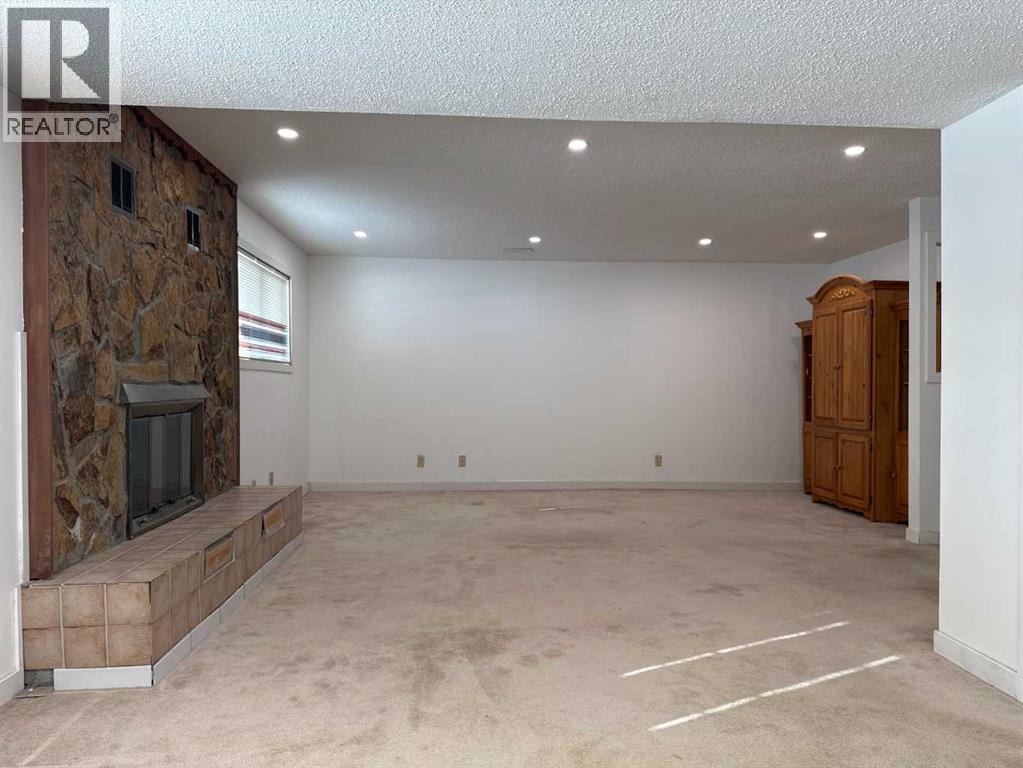 Single Family House 4 Level for Sale in   Avenue NE Temple Calgary 