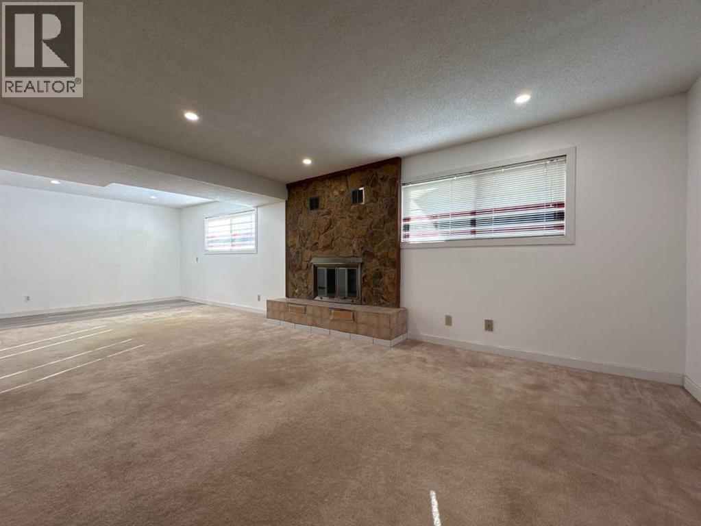 Single Family House 4 Level for Sale in   Avenue NE Temple Calgary 