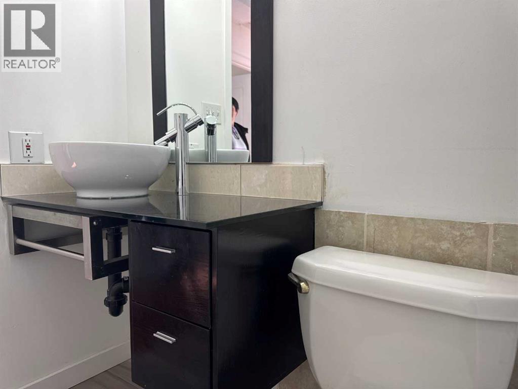 Single Family House 4 Level for Sale in   Avenue NE Temple Calgary 