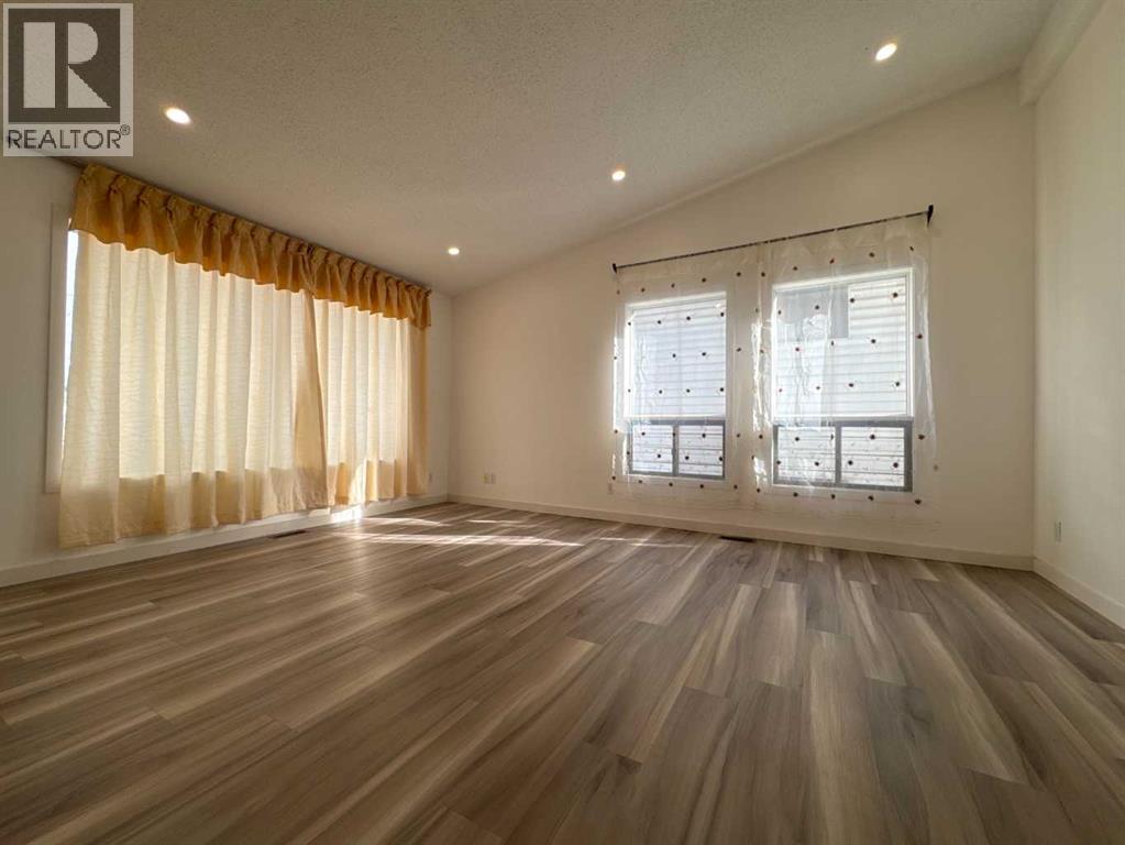 Single Family House 4 Level for Sale in   Avenue NE Temple Calgary 