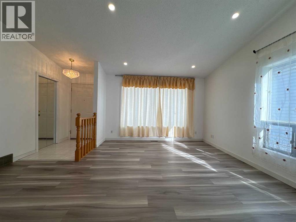 Single Family House 4 Level for Sale in   Avenue NE Temple Calgary 