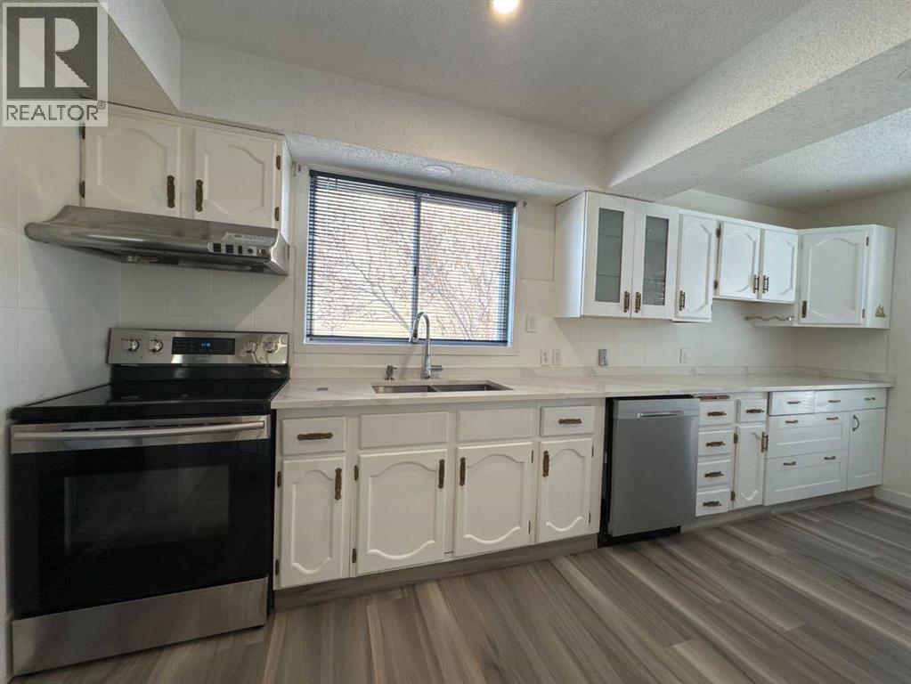 Single Family House 4 Level for Sale in   Avenue NE Temple Calgary 