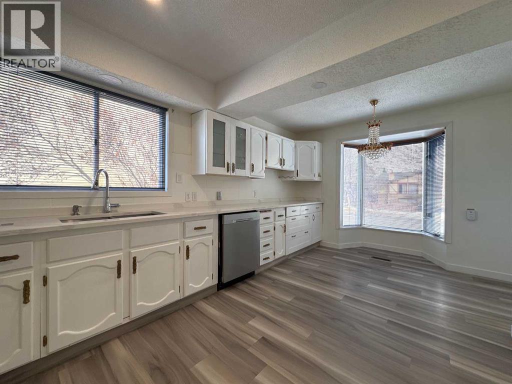 Single Family House 4 Level for Sale in   Avenue NE Temple Calgary 