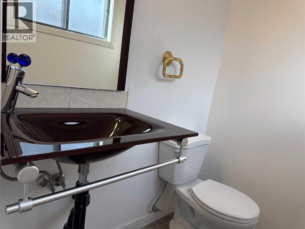 Single Family House 4 Level for Sale in   Avenue NE Temple Calgary 