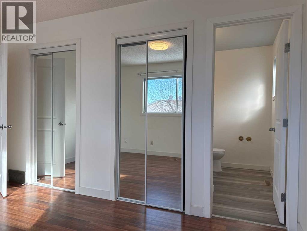 Single Family House 4 Level for Sale in   Avenue NE Temple Calgary 