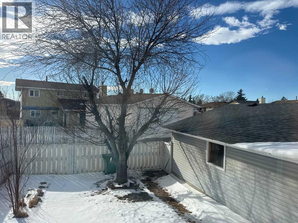 Single Family House 4 Level for Sale in   Avenue NE Temple Calgary 