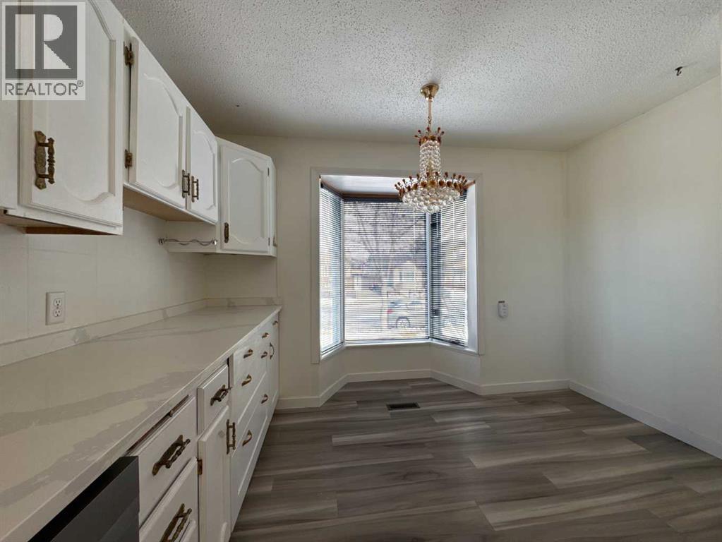 Single Family House 4 Level for Sale in   Avenue NE Temple Calgary 