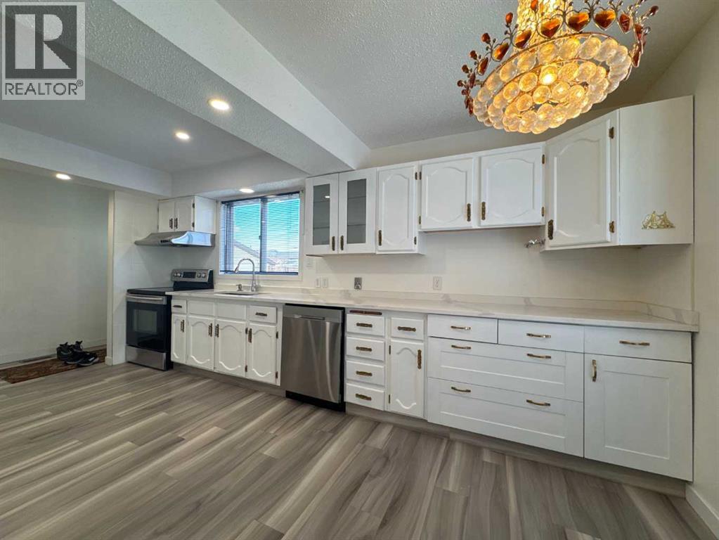 Single Family House 4 Level for Sale in   Avenue NE Temple Calgary 