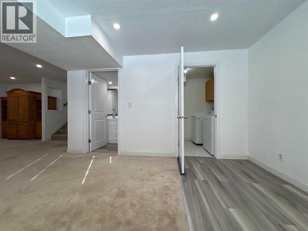 Single Family House 4 Level for Sale in   Avenue NE Temple Calgary 