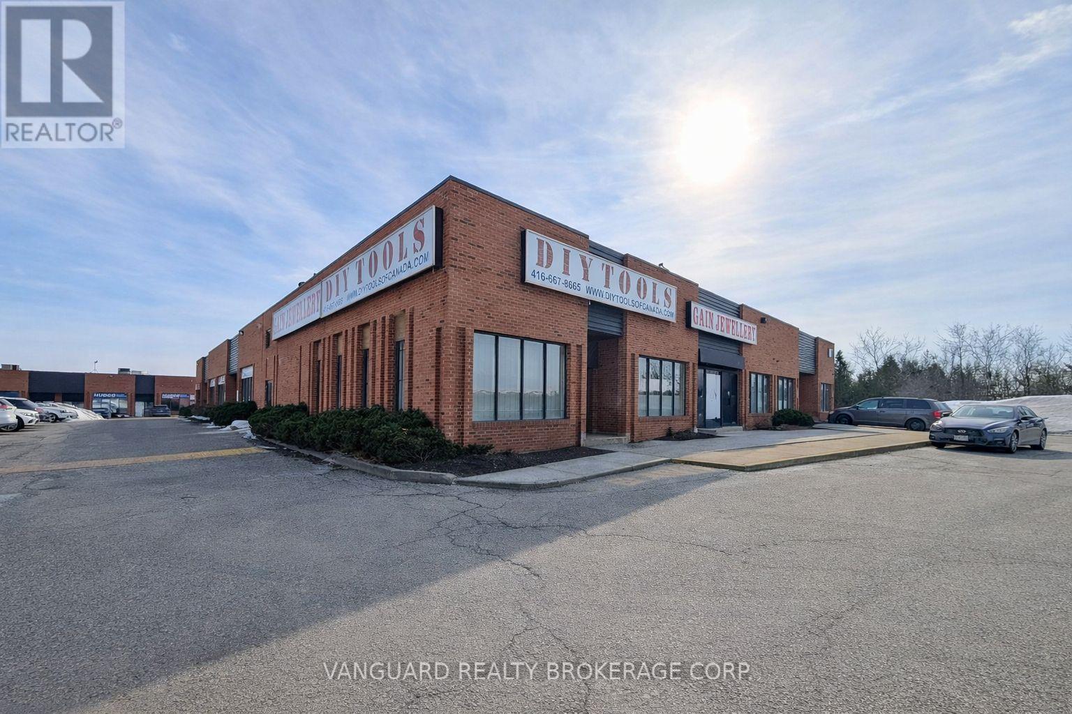 38 - 2901 STEELES AVENUE