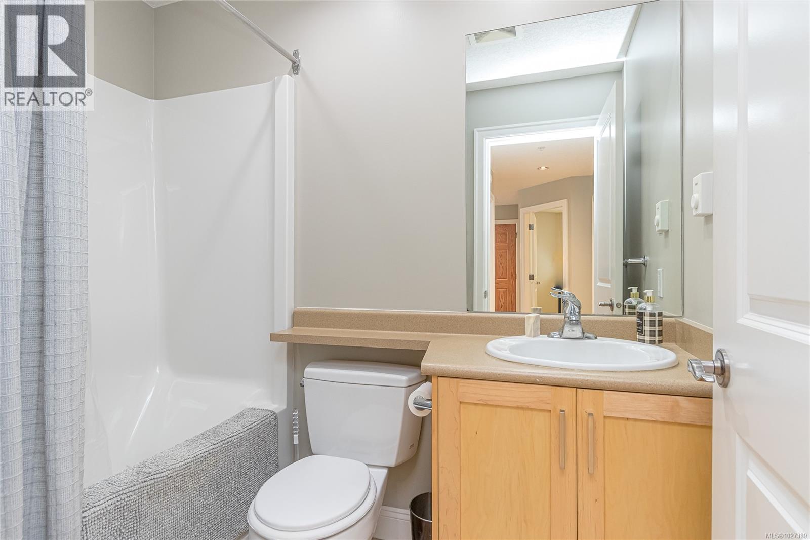 3 340 Young St, Parksville