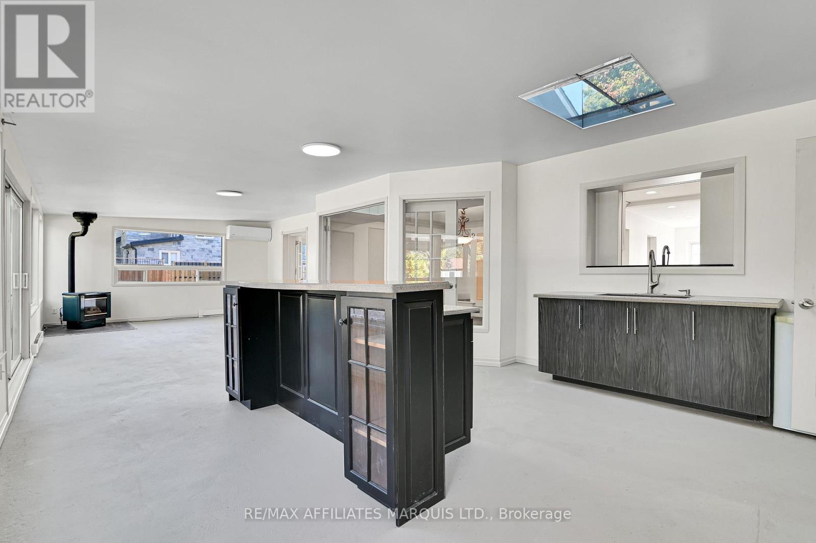 1603 PETER STREET - 16