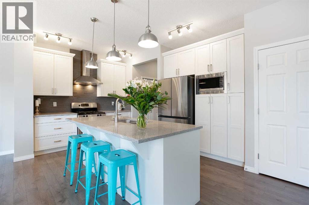 250 Hillcrest Heights SW - Photo 4 of 35, Airdrie, Alberta