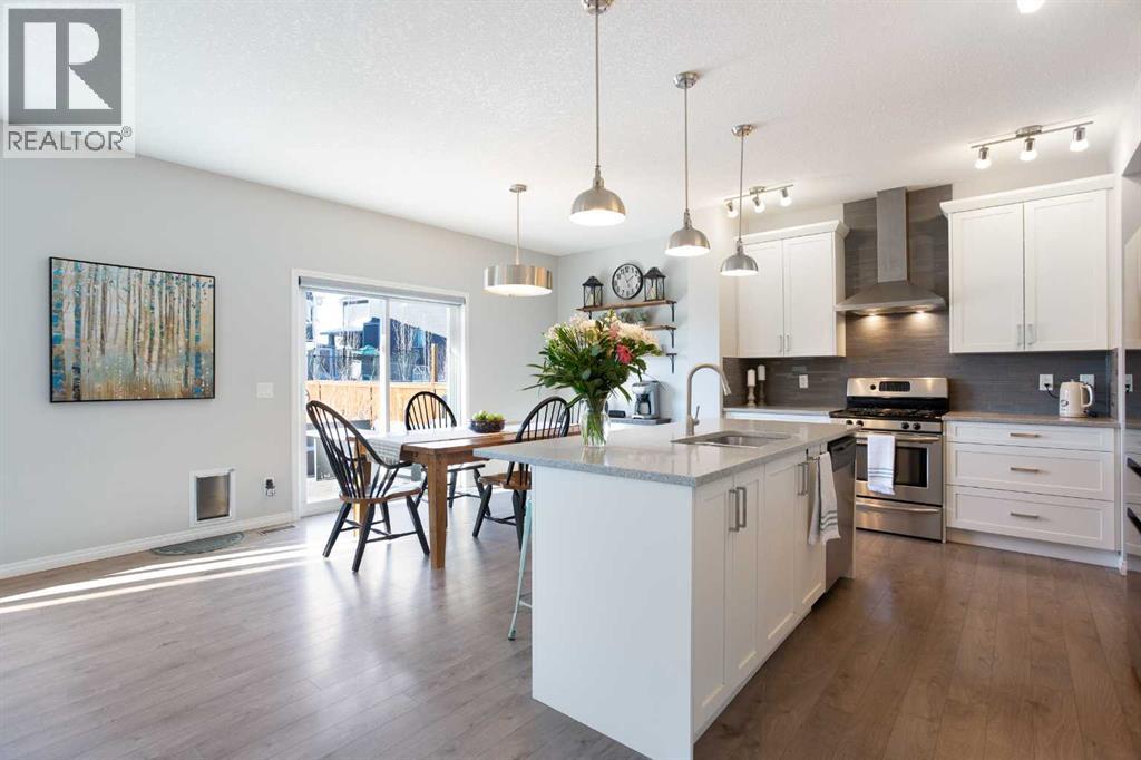 250 Hillcrest Heights SW - Photo 3 of 35, Airdrie, Alberta