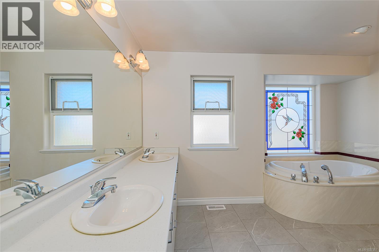  6 Werra Landing, View Royal