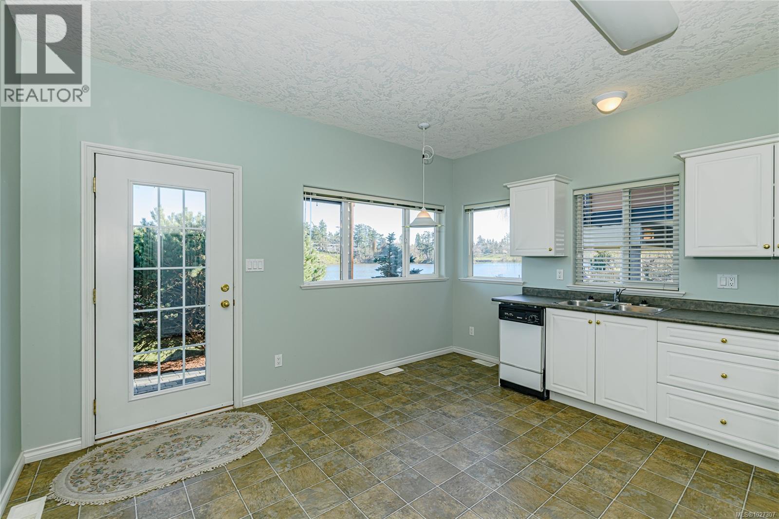  6 Werra Landing, View Royal