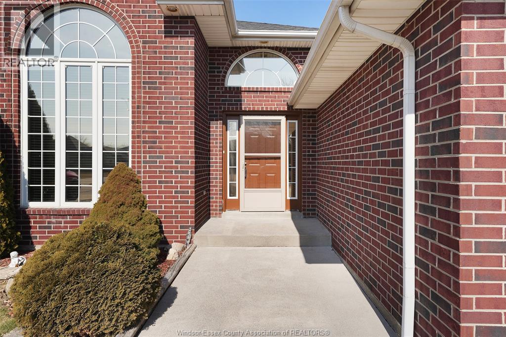 376 MCLELLAN AVENUE - Photo 4 of 34, Amherstburg, Ontario