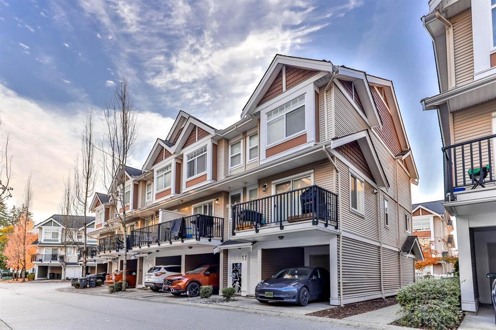 42 8676 158 Street - photo 2