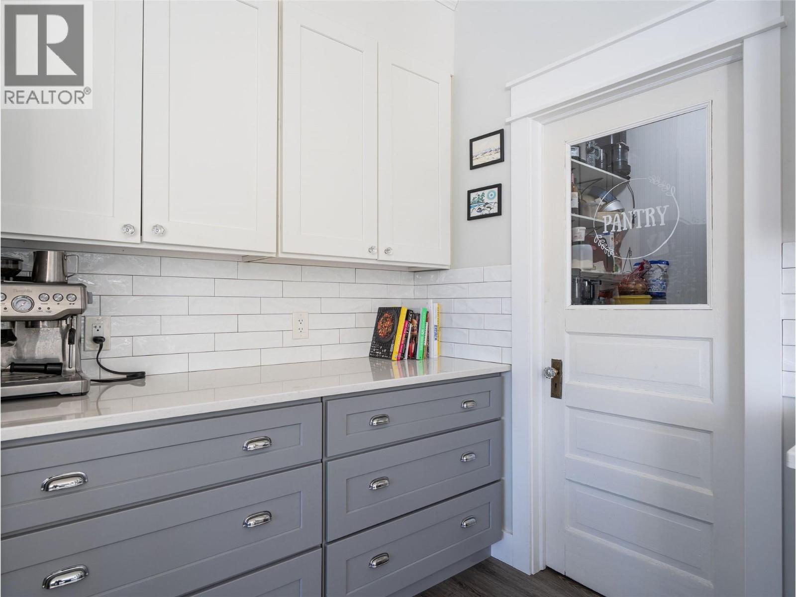 1633 Mason Road, Revelstoke