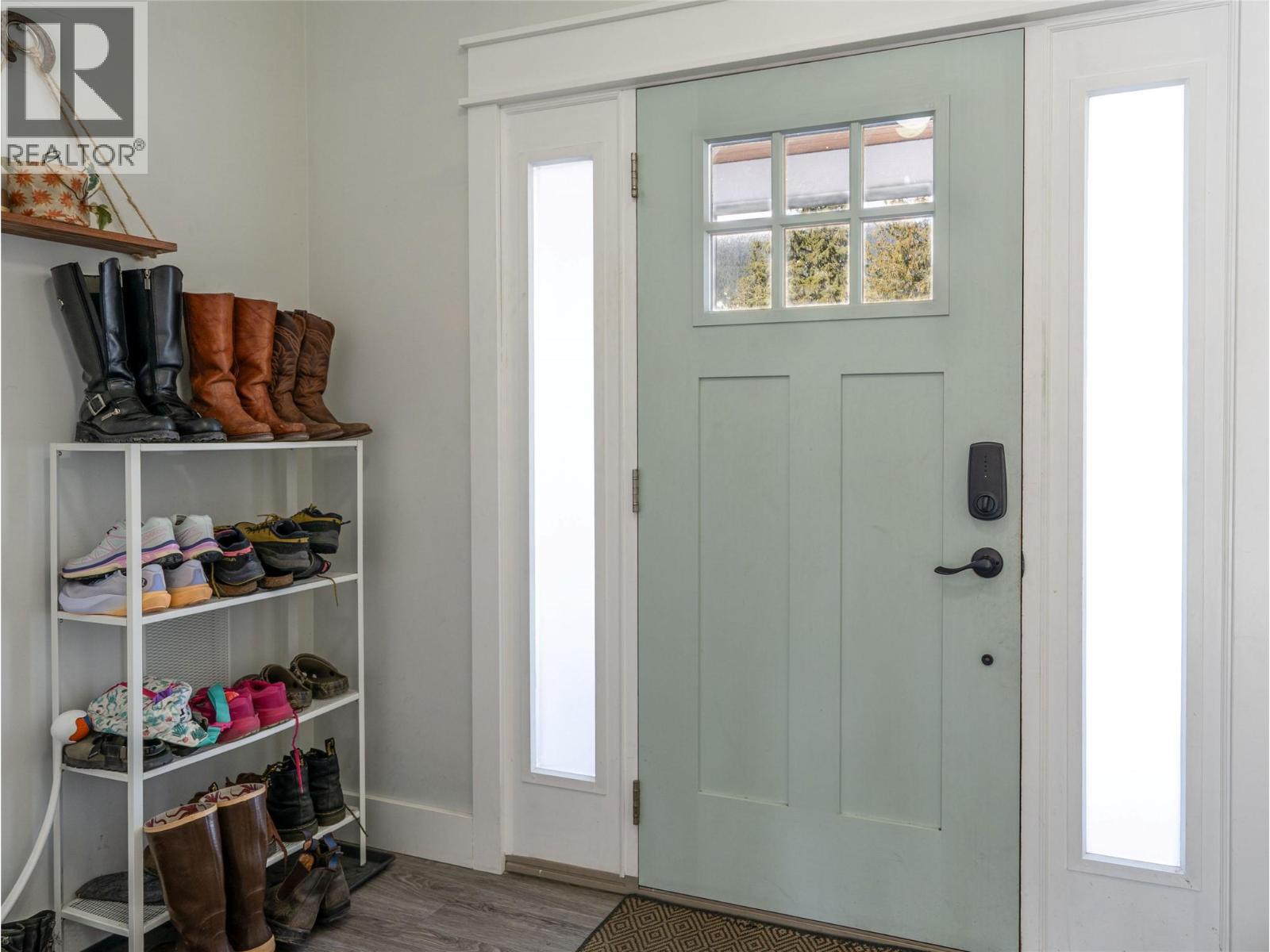 1633 Mason Road, Revelstoke