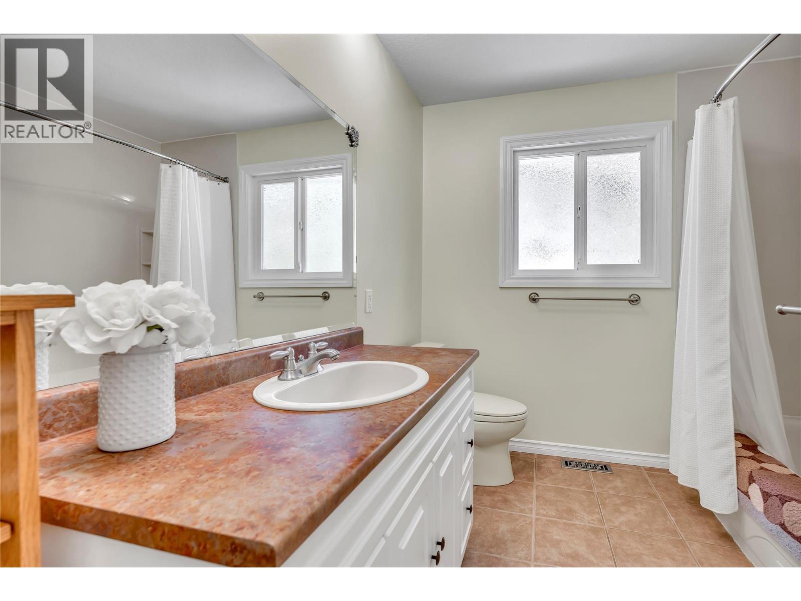 8704 Kuroda Place, Summerland