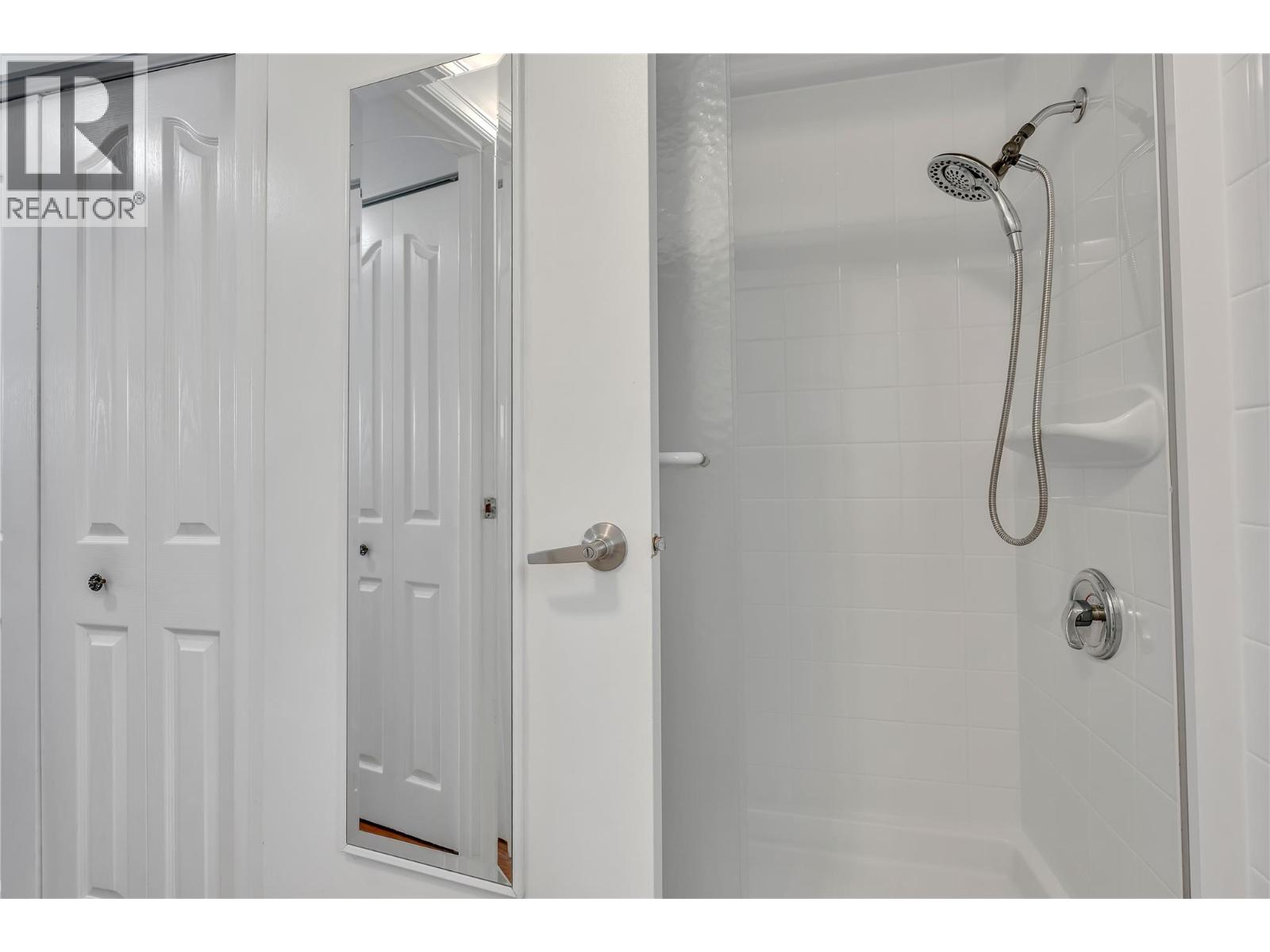 8704 Kuroda Place, Summerland