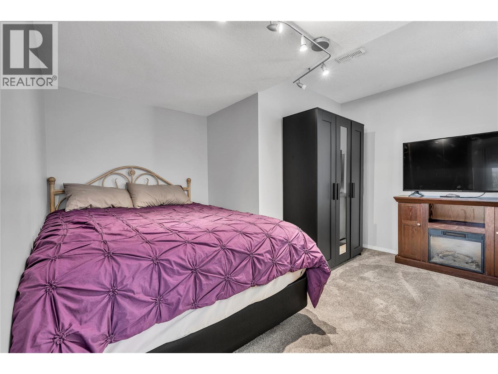 8704 Kuroda Place, Summerland