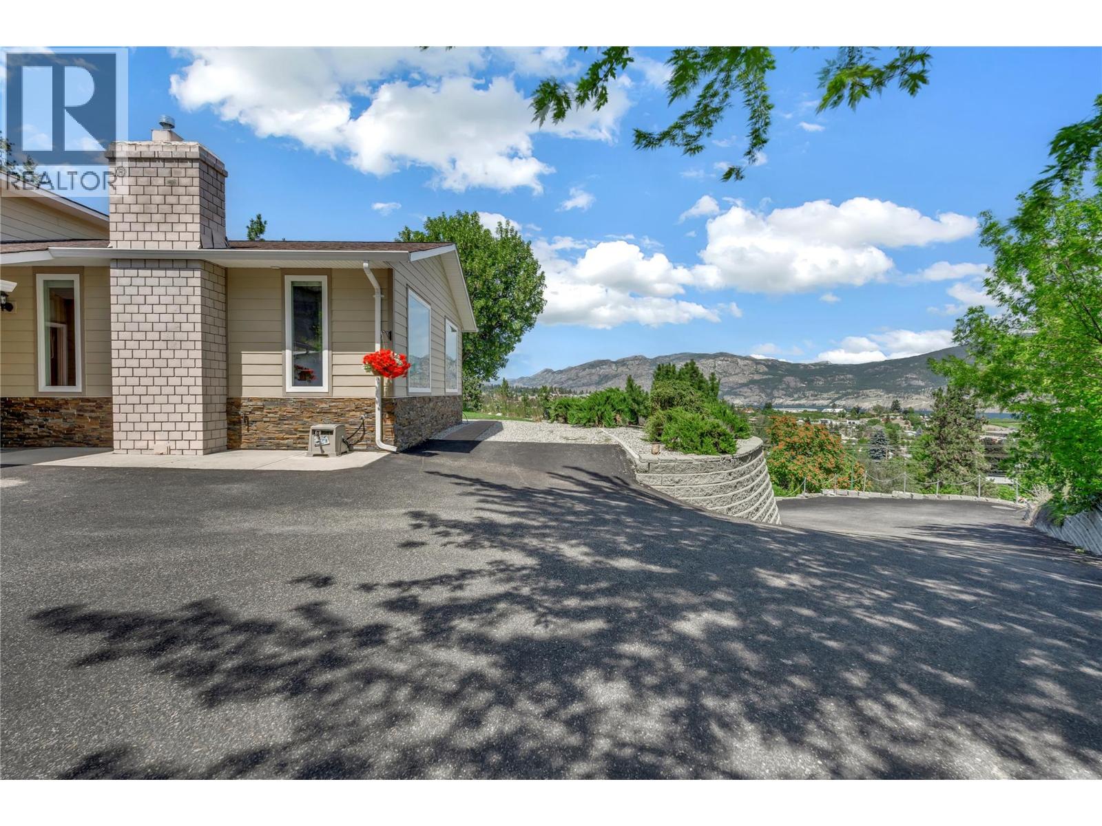 8704 Kuroda Place, Summerland