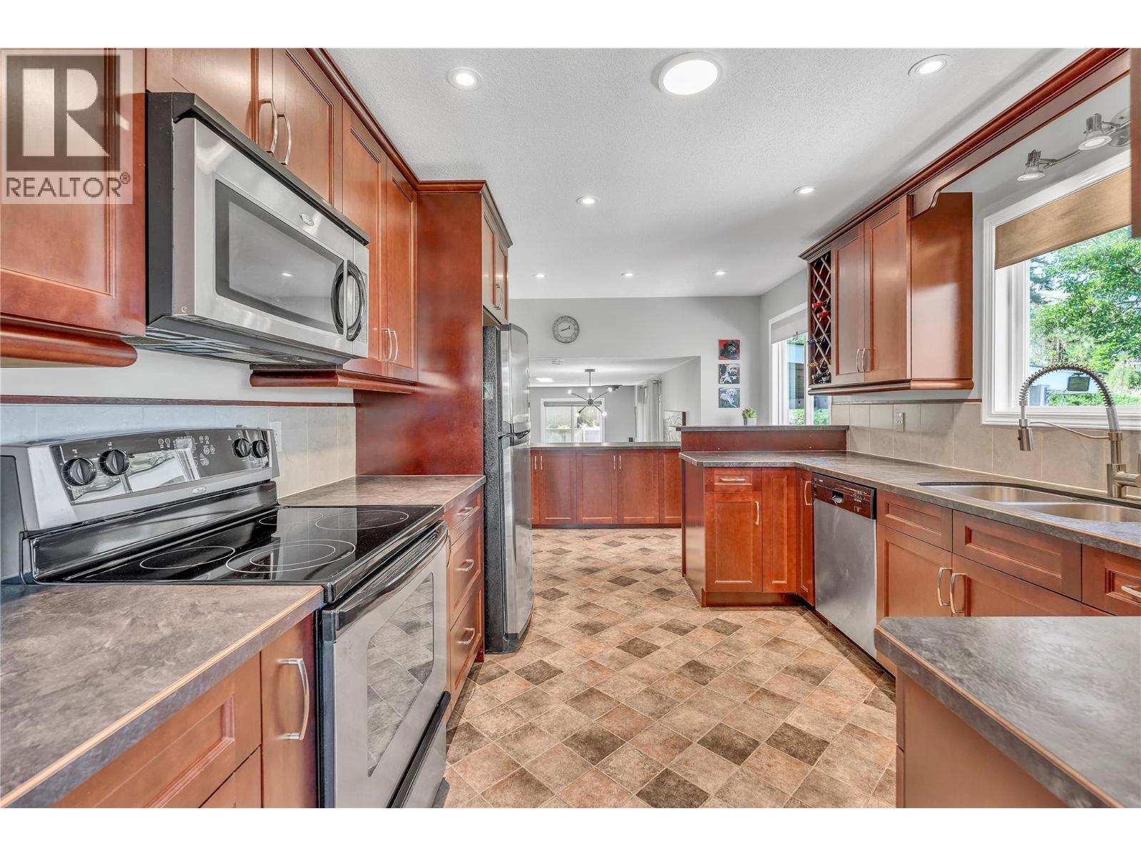 8704 Kuroda Place, Summerland